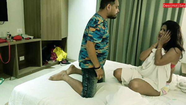 Hot Indian Housewife Cheats on Husband with Pizza Delivery Boy - Desi Sex Scandal! - porntry.com - India on poweredporn.com