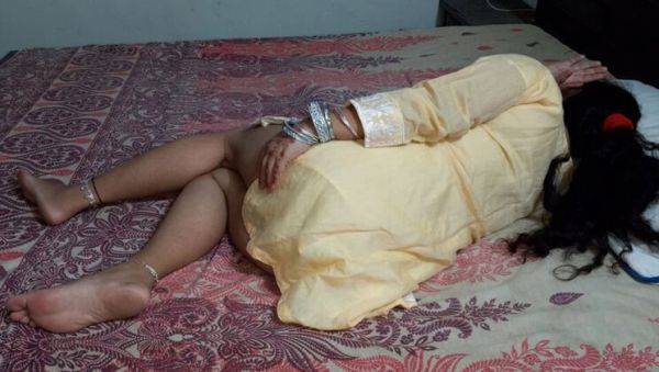 Desi Indian Sister-in-Law Spreads Legs Naked to Seduce - QueenbeautyQB - xxxfiles.com - India on poweredporn.com