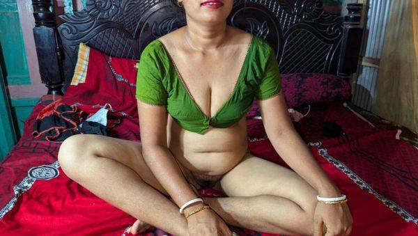 Hot Desi Bhabhi Fucks Neighbor in Village - Big Cock Action - veryfreeporn.com on poweredporn.com