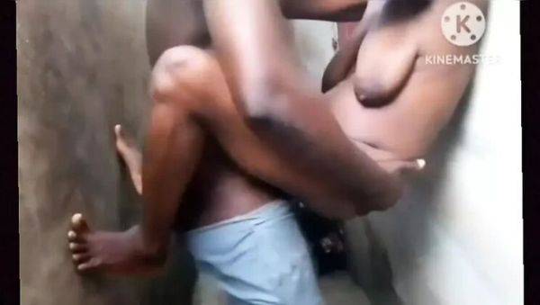 Desi Indian Bhabhi Drops Her Top and Takes Stranger's Cock Hard - veryfreeporn.com - India on poweredporn.com