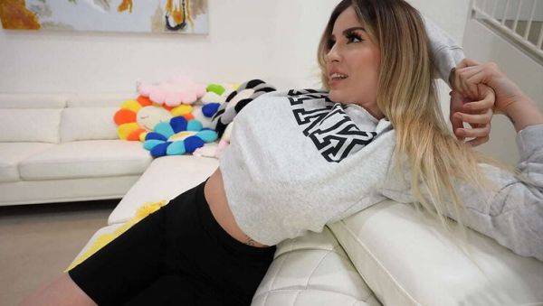 Sexy Blonde MILF Marica Chanelle Gives Amazing Footjob With Pretty Toes - veryfreeporn.com on poweredporn.com