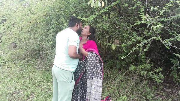 Desi Indian Kavita gets doggy style fuck in jungle - cum on her ass in saree outdoor sex - veryfreeporn.com - India on poweredporn.com