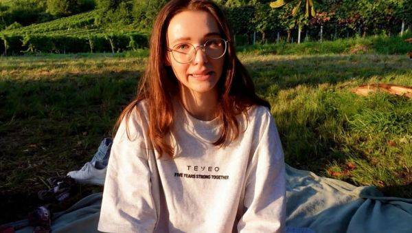 Teen Emmi-Hill Spreads Tight Asshole & Huge Labia Pussy Close-Up - xxxfiles.com on poweredporn.com