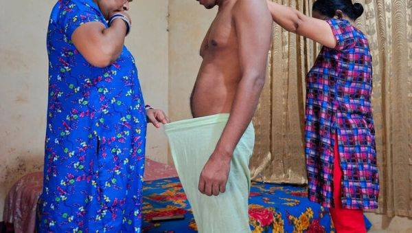 Desi Stepsister Shocked by My Big Dick - Hot Bengali Fuck Session - porntry.com - Pakistan on poweredporn.com