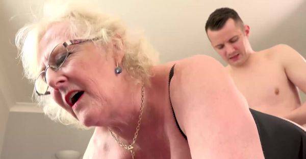 Claire Knight Gives More Than a Massage to Sam Bourne - alphaporno.com on poweredporn.com