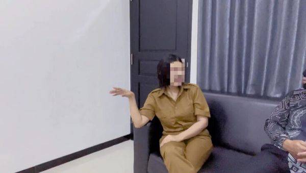 Hot Indonesian Teacher Fucks Principal for Promotion - Big Ass Cheating Wife in Office - veryfreeporn.com - Indonesia on poweredporn.com