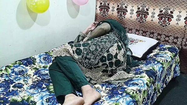 Desi Stepson Fucks Hot Muslim Stepmom - Homemade Taboo Sex - veryfreeporn.com - India on poweredporn.com