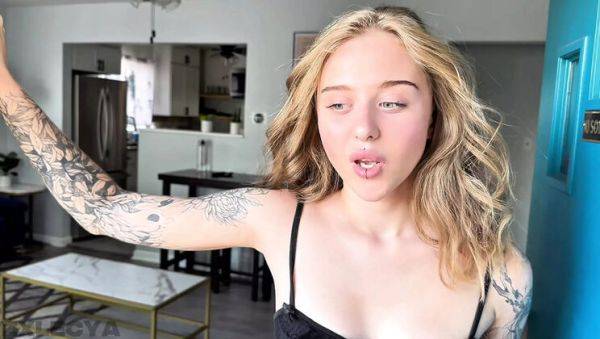 Hot blonde teen Zxlesya gets deep fucked on couch after first date - Amateur homemade sex - veryfreeporn.com - Russia on poweredporn.com