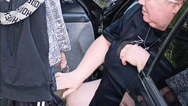 Hot Russian MILF sucks dick in park car - deep throat & cum swallow - veryfreeporn.com - Russia on poweredporn.com