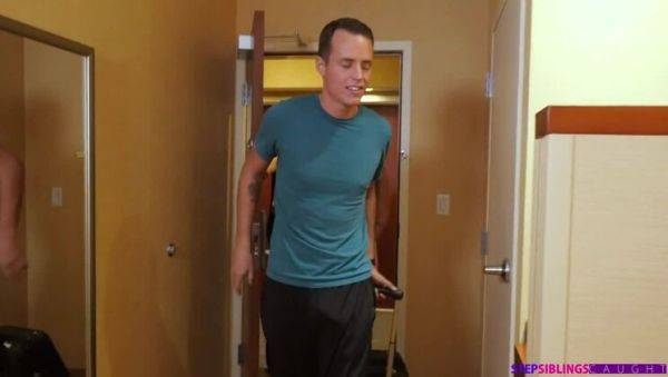 Family Vacation - S4:E5 - veryfreeporn.com on poweredporn.com