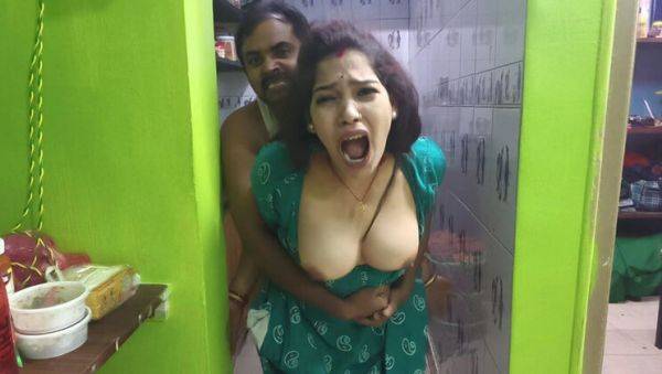 Sona Bhabhi Hardcore Kitchen Fuck While Cooking - Desi Homemade Doggy Style Sex - veryfreeporn.com - Usa - India on poweredporn.com