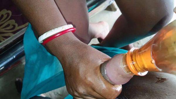 Desi Housewife Gets Her Ass Fucked After Oil Massage - Yousokhona - porntry.com - India on poweredporn.com