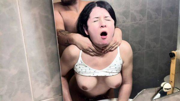 Amateur Latina Stepsister Surprised In Bathroom By Stepbrother's Big Dick - veryfreeporn.com - Colombia on poweredporn.com