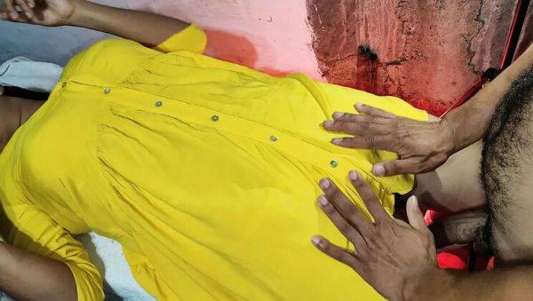 Indian village virgin's first anal sex with big cock in viral HD video - veryfreeporn.com - India on poweredporn.com