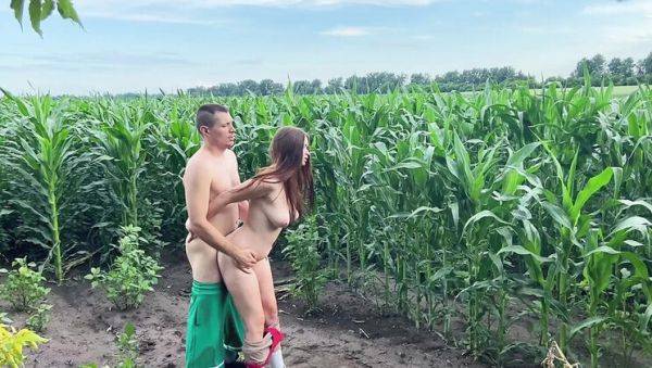 Stepbrother fucks stepsister in public cornfield sex with big natural tits - xxxfiles.com - Russia on poweredporn.com