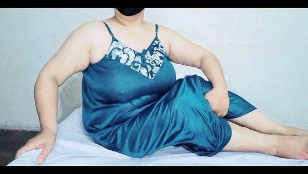 Hot Desi Wife Sucks Huge Cock and Plays with It - Amateur Pakistani Fun - xxxfiles.com - Pakistan on poweredporn.com