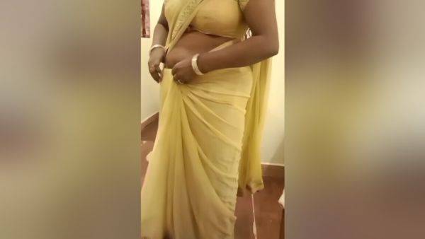 Verified Amateurs - Desi Indian Tamil Pondati-in Sontha Akka-va Correct Panni Hotel-ku Thallitu Pona Cuckold Purusan - desi-porntube.com - India on poweredporn.com