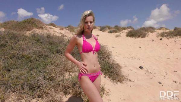 Rubbing Herself Raw - veryfreeporn.com - Czech Republic on poweredporn.com