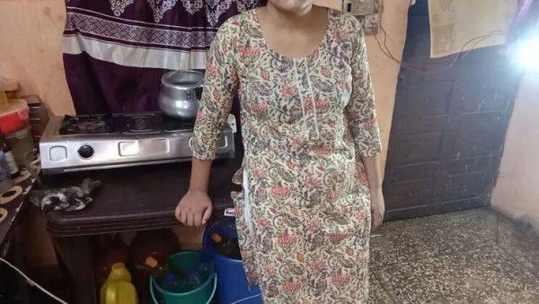 Desi stepmom cooking gets surprise hug from behind - Hindi dirty talk xxx - porntry.com - India on poweredporn.com