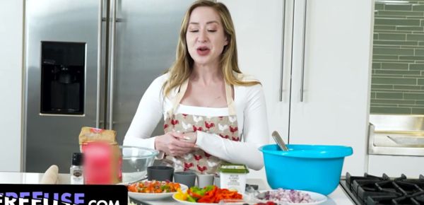Stepson Fucks His Beautiful Stepmother During A Digital Interview For A Cooking Show - FreeUse - inxxx.com on poweredporn.com