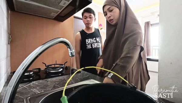 Hijab Neighbor Fucks Me When She Asks for Help Fixing Tap Water - xxxfiles.com - Indonesia on poweredporn.com