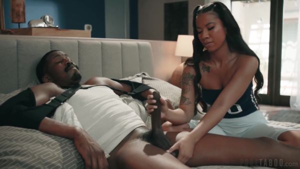 Ameena Green Stepdaughter Helping Hand - Green Eyes - videomanysex.com on poweredporn.com