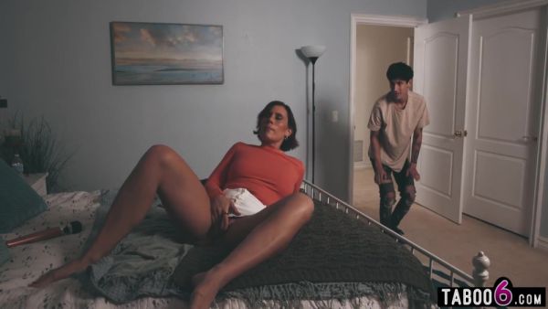 Middle Eastern Stepmom Milf Caught Pussy Squirting By Her Stepson With Kell Fire - videohdzog.com on poweredporn.com