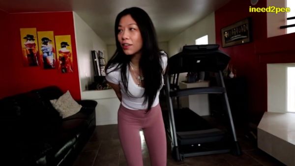 INEED2PEE Miss Mia FIRST wetting her yoga pants - Ineed2pee Ineedamommy - hclips.com on poweredporn.com