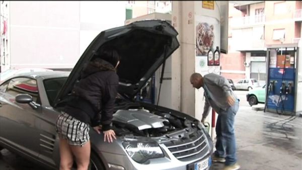 Big Cock Gas Station Attendant Fucks My Pussy Hard After Blowjob - veryfreeporn.com on poweredporn.com