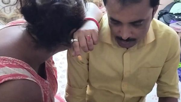 Desi Delivery Boy Fucks Horny Housewife Doggystyle - Big Tits Indian Homemade Sex - porntry.com - India on poweredporn.com