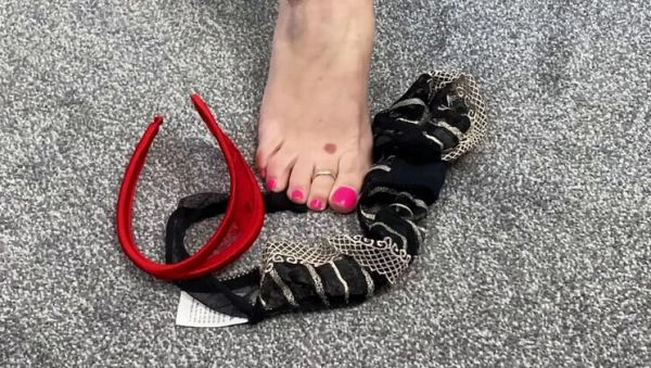 Mature British Mom Big Natural Tits Panties & Feet Homemade Model - veryfreeporn.com - Britain on poweredporn.com