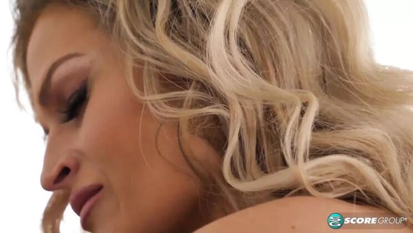 Jessi Lee Blonde MILF Fucked Hard by Machine - Big Tits Cum - porntry.com - Britain on poweredporn.com