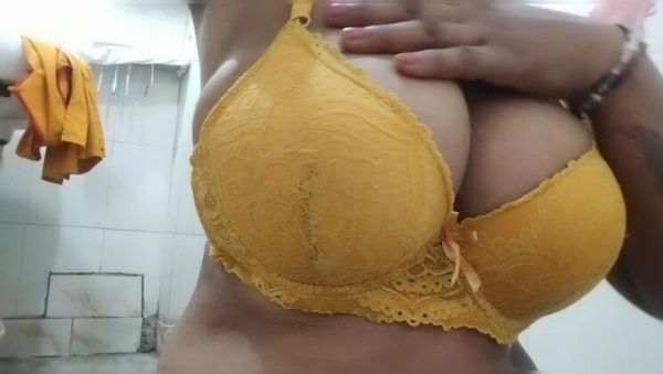 Desi Aunty Mona Fingering Her Big Nipples & Pussy in Bathroom Homemade Sex Video - porntry.com - India - Japan on poweredporn.com