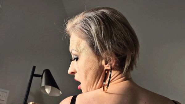 Wanilianna Anal MILF Solo with Mechanical Dildo - Crazy Ride in Stockings & High Heels - porntry.com - Britain on poweredporn.com