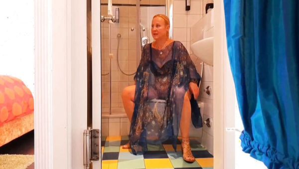 Selena701 Gold Rain Pissing Fetish & Sex in Heels - German MILF Big Tits Blowjob Cumshot - porntry.com - Germany on poweredporn.com