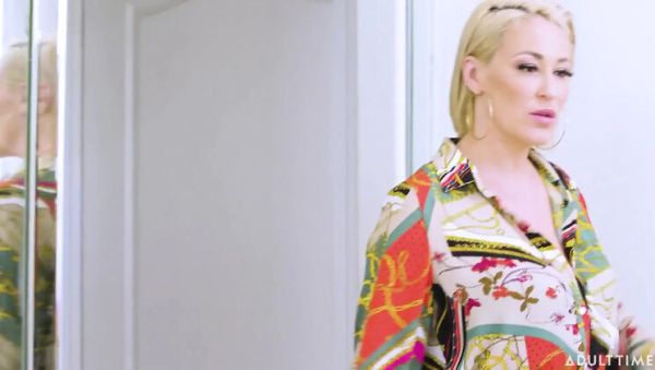 MILF Ryan Keely Rescues Aaliyah Love Stuck in Tub - Wet Lesbian Pussy Eating & Bathroom Sex - porntry.com - Britain on poweredporn.com