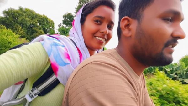 Desi Bhabhi College Girl Outdoor Sex - Permi Pooja Hot Boobs Sucking in Public Jungle - veryfreeporn.com - India on poweredporn.com