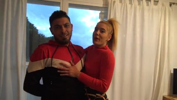 Clara la muñequita sueña con un trio de su marido y un pollon - hclips.com on poweredporn.com