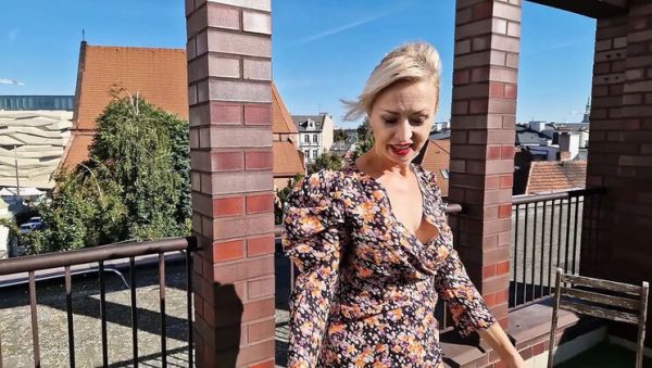 Wanilianna Outdoor Rooftop Masturbation with Glasses and Stockings - veryfreeporn.com - Britain on poweredporn.com