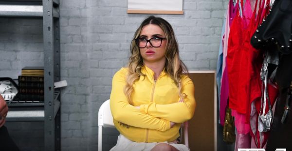 Sexy Aria & London take turns sucking dick in store - alphaporno.com on poweredporn.com