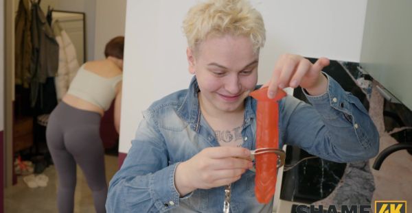 Monster cock pleaser Mom's wild ride on the couch - alphaporno.com on poweredporn.com