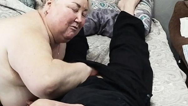 MILF stepmom deep throat blowjob and cumshot swallowed in homemade HD video - veryfreeporn.com - Russia on poweredporn.com