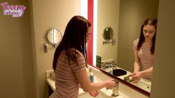 Stepdaughter Vacation Creampie - Reese Robbins Gets Filled - xxxfiles.com - Britain on poweredporn.com