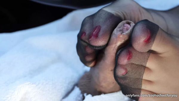 MILF Mistress Gives Slow Nylon Footjob & Cum on Feet - Amateur German HD - veryfreeporn.com - Germany on poweredporn.com