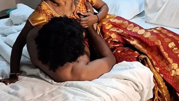 Hot Tamil Aunty in Red Silk Saree Fucked Hard - Homemade Blowjob & Moaning - veryfreeporn.com - India on poweredporn.com
