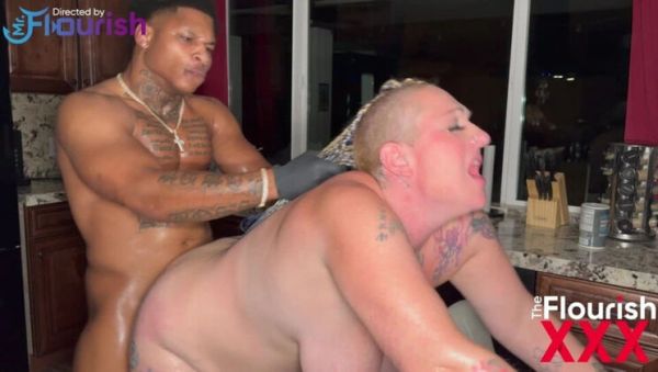 Big Ass MILF Livie Blainn Gets BBC Face Fuck From Bossman Dre In Kitchen At Night - veryfreeporn.com - Britain on poweredporn.com