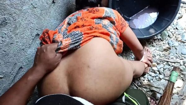 Desi Bhabhi Outdoor Bathroom Fuck - Doggy Style with Long Hair Indian Aunty New Video - porntry.com - India on poweredporn.com