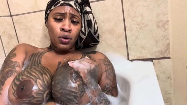 Sexy amateur Marrijanee solo in bathroom - big natural tits and huge ebony ass close-up - xxxfiles.com on poweredporn.com