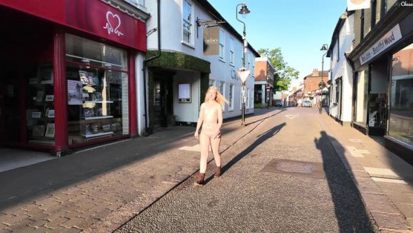 British Wife Becky Chase Goes Nude in Public at Night - Outdoor 4K Porn - veryfreeporn.com - Britain on poweredporn.com