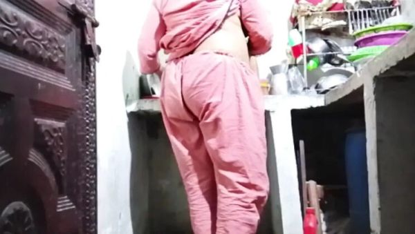 Desi Pakistani Abida Parveen Sucks Boyfriend's Big Dick Close Up - Hot Indian MILF Fingering & Ass Licking - veryfreeporn.com - Britain - India - Pakistan on poweredporn.com